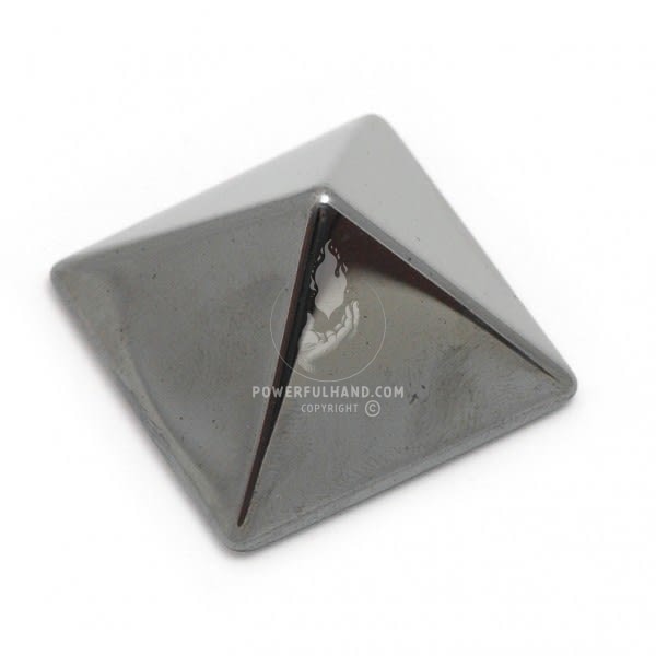 Pyramide d'hématite